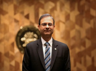 “RBI headquarters building representing India’s monetary policy decisions.”